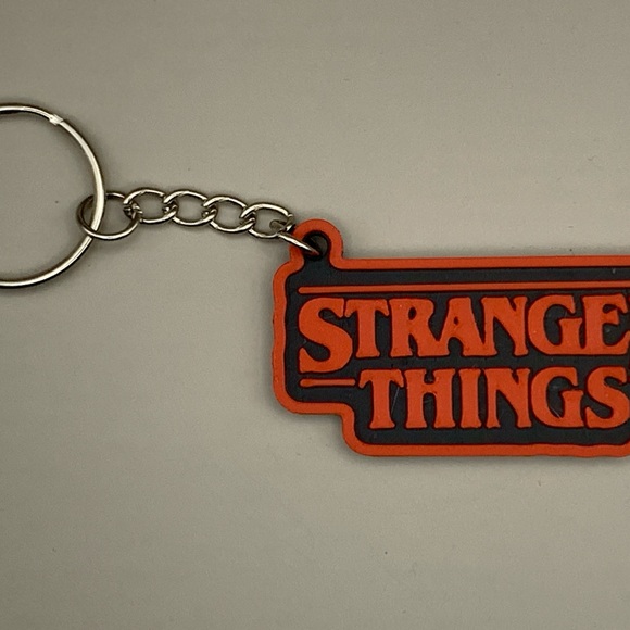 Stranger Things Red Keychain - Picture 2 of 2